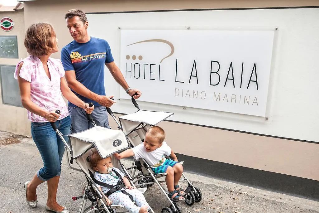 ***  Hotel La Baia 디아노마리나 이탈리아