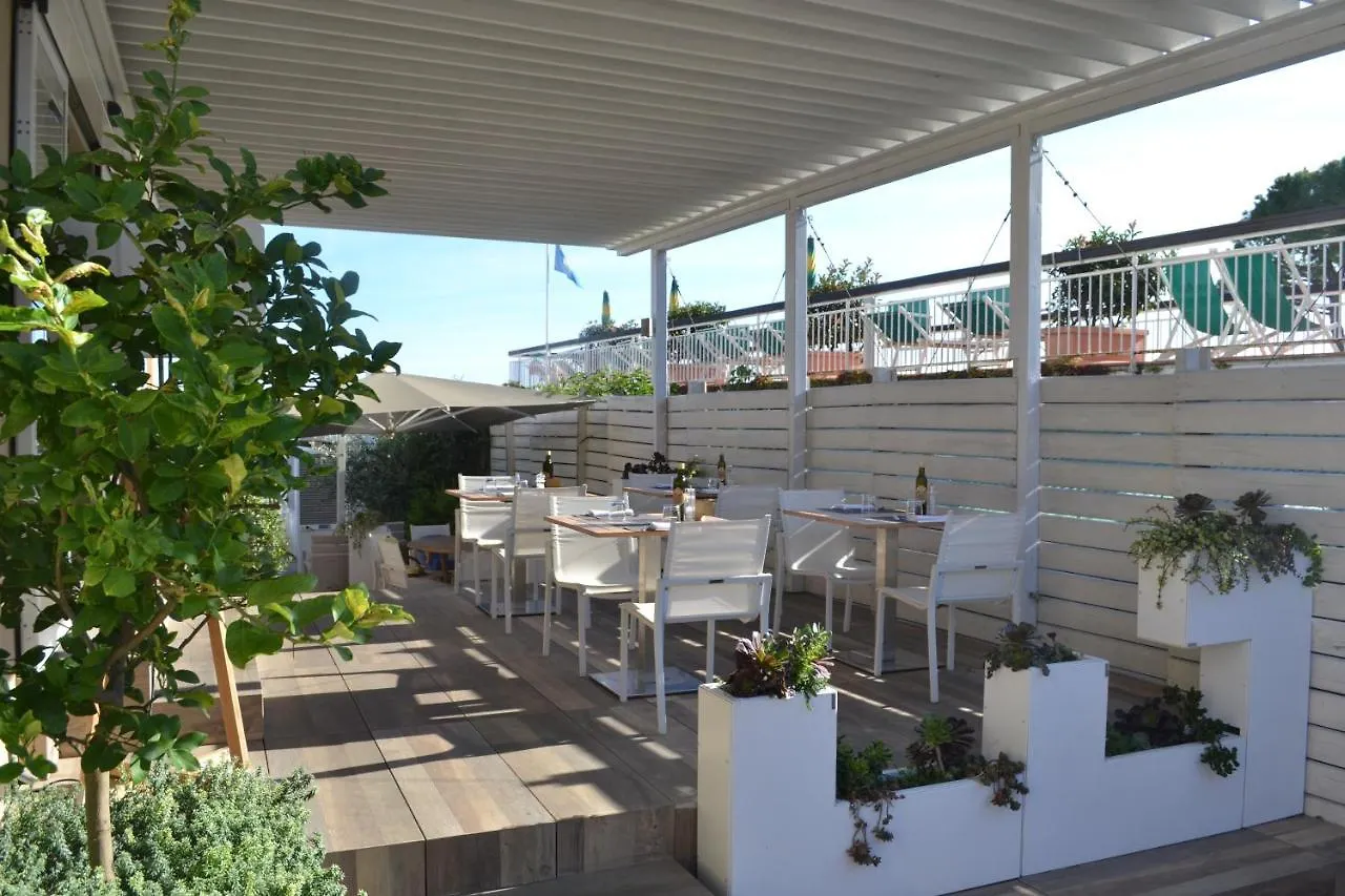 ***  Hotel La Baia 디아노마리나 이탈리아