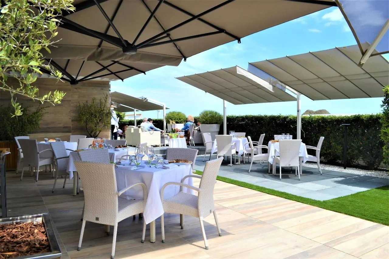 Hotel La Baia 디아노마리나