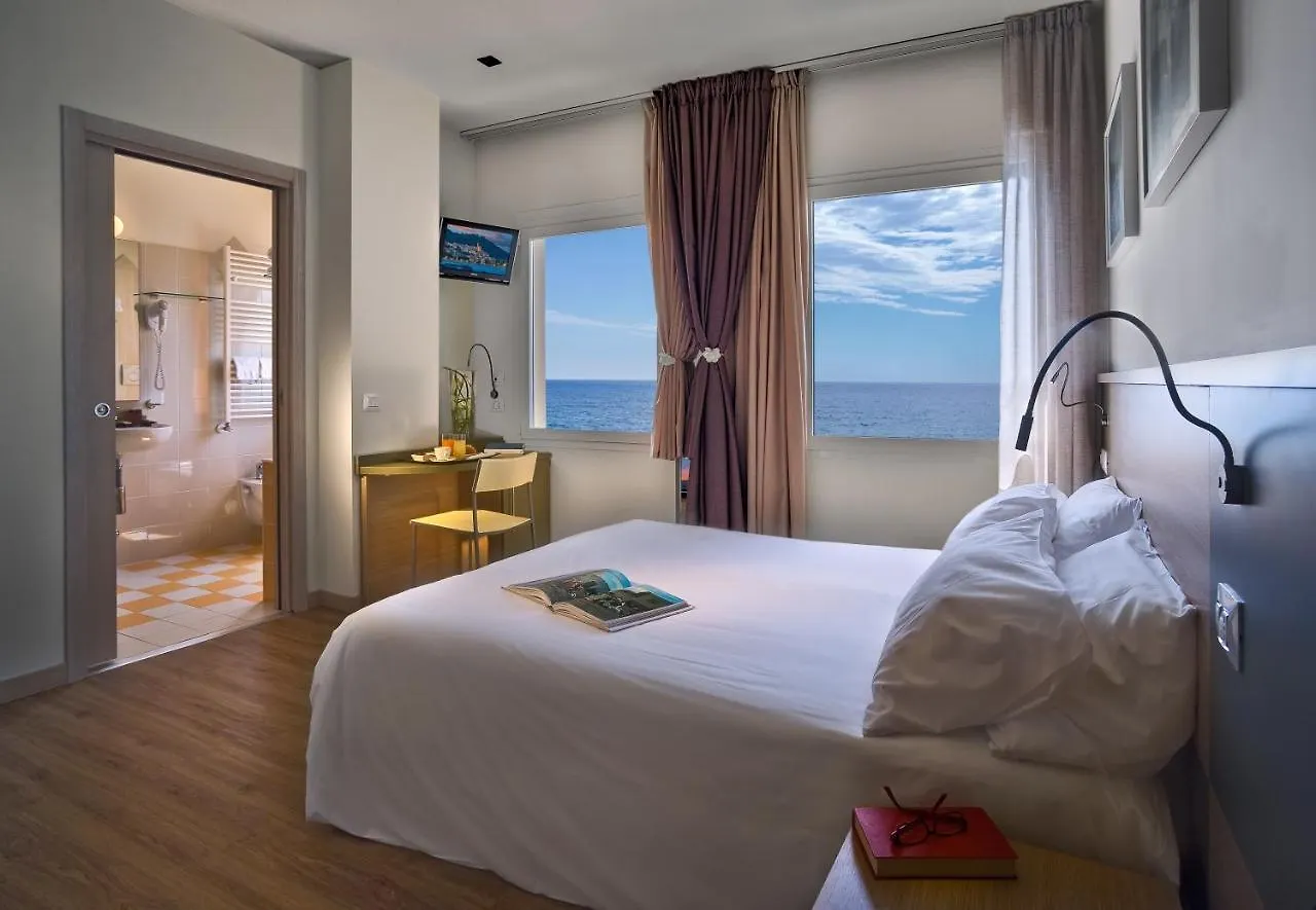 Hotel La Baia 디아노마리나