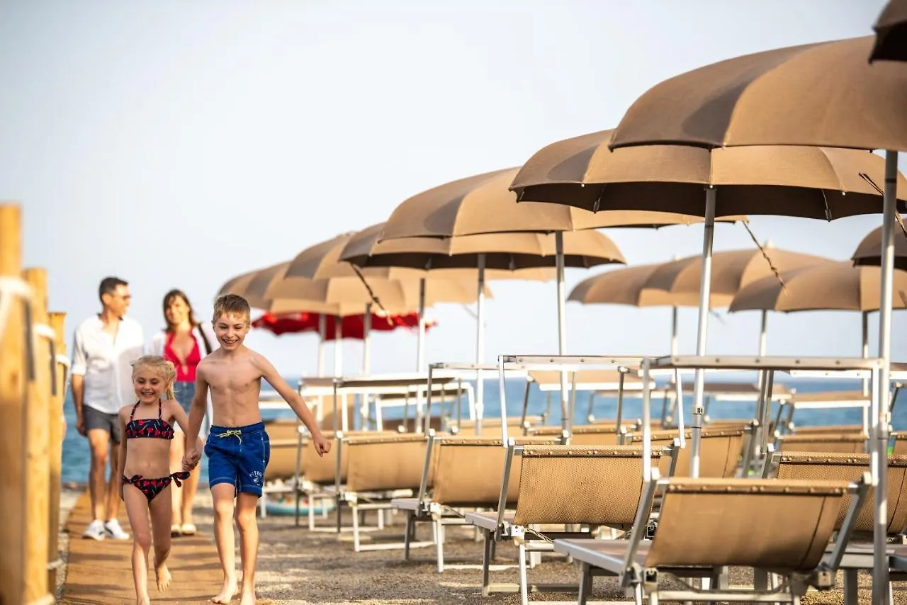 ***  Hotel La Baia 디아노마리나 이탈리아