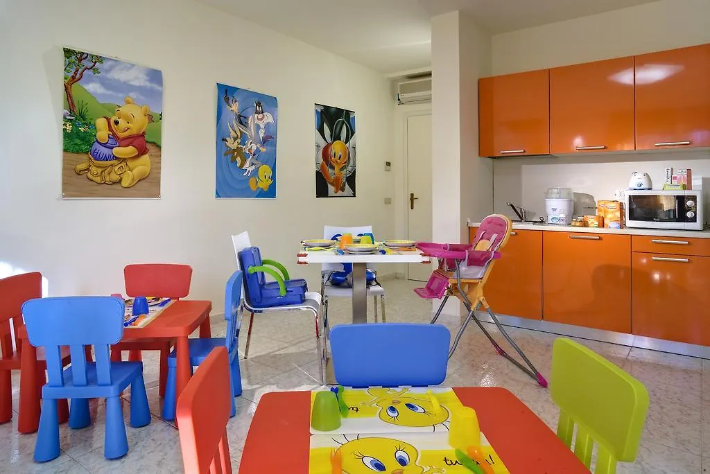 ***  Hotel La Baia 디아노마리나 이탈리아