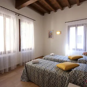 https://ca-del-pittor-apartments-tiziano.hotelinveneto.com